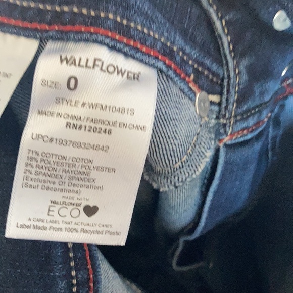 Wallflower sassy fit high rise skinny distressed jean size 0 - Picture 16 of 16